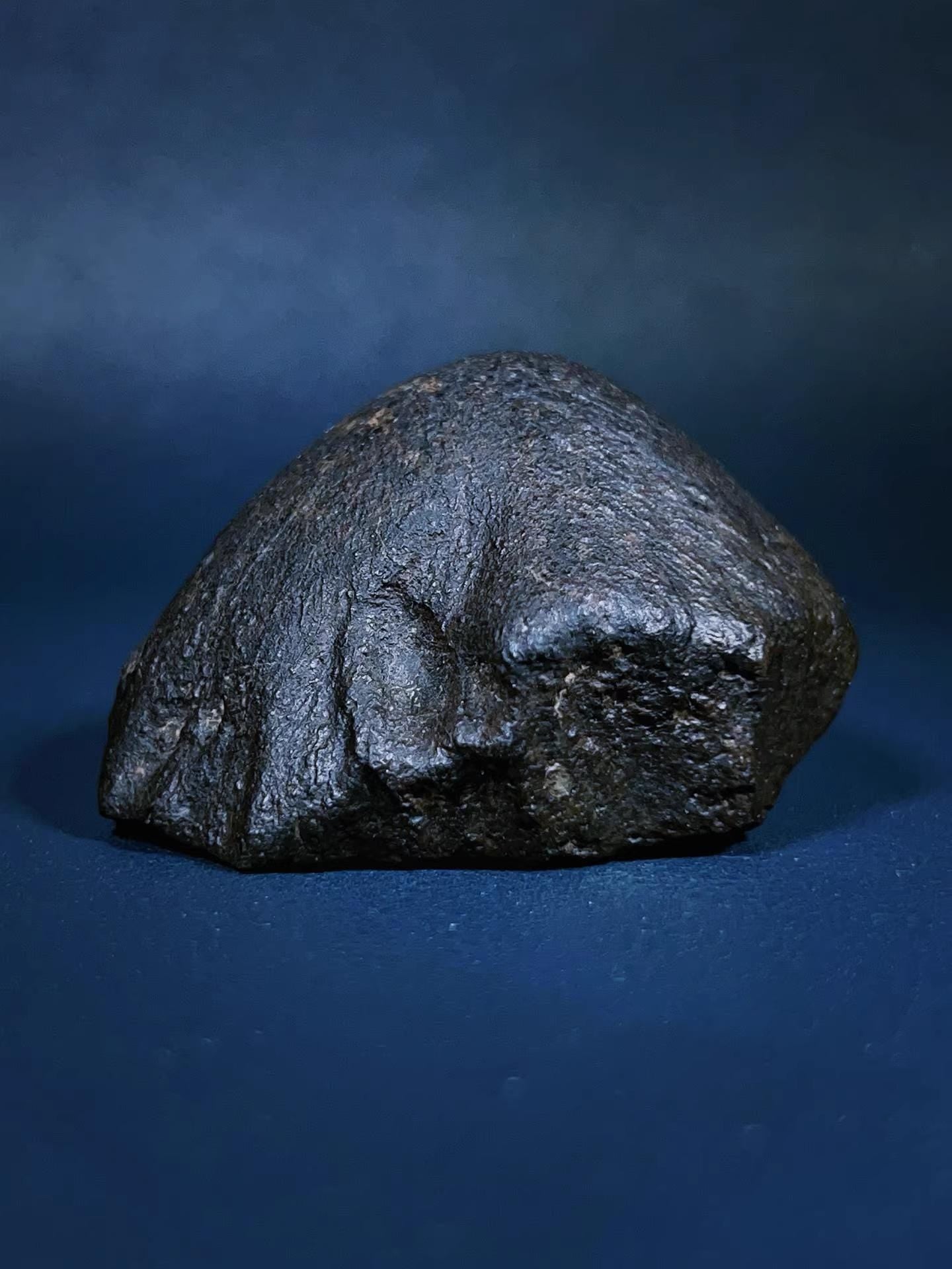 Rare Oriented Meteorite with Perfect Flow Lines – MUSUEM CLASS Collectible Specimen