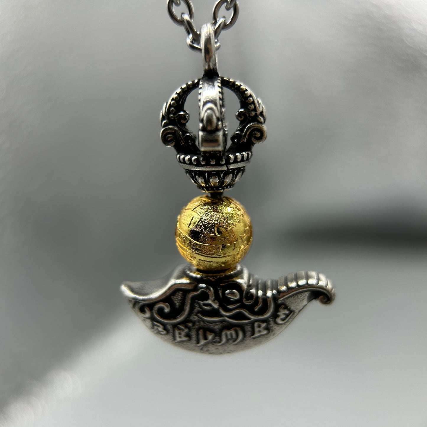 Aletai Iron Meteorite Vajra Knife Pendant | Gilded Meteorite Bead with Silver‑Plated Bronze Symbolic Talisman | Tibetan Amulet Necklace