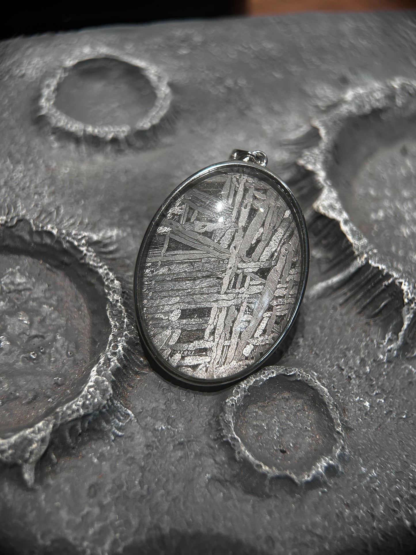 Iron meteorite Natural meteorite carving oval-shaped pendant! Rare Widmanstanden Pattern Meteorite Pendant Necklace