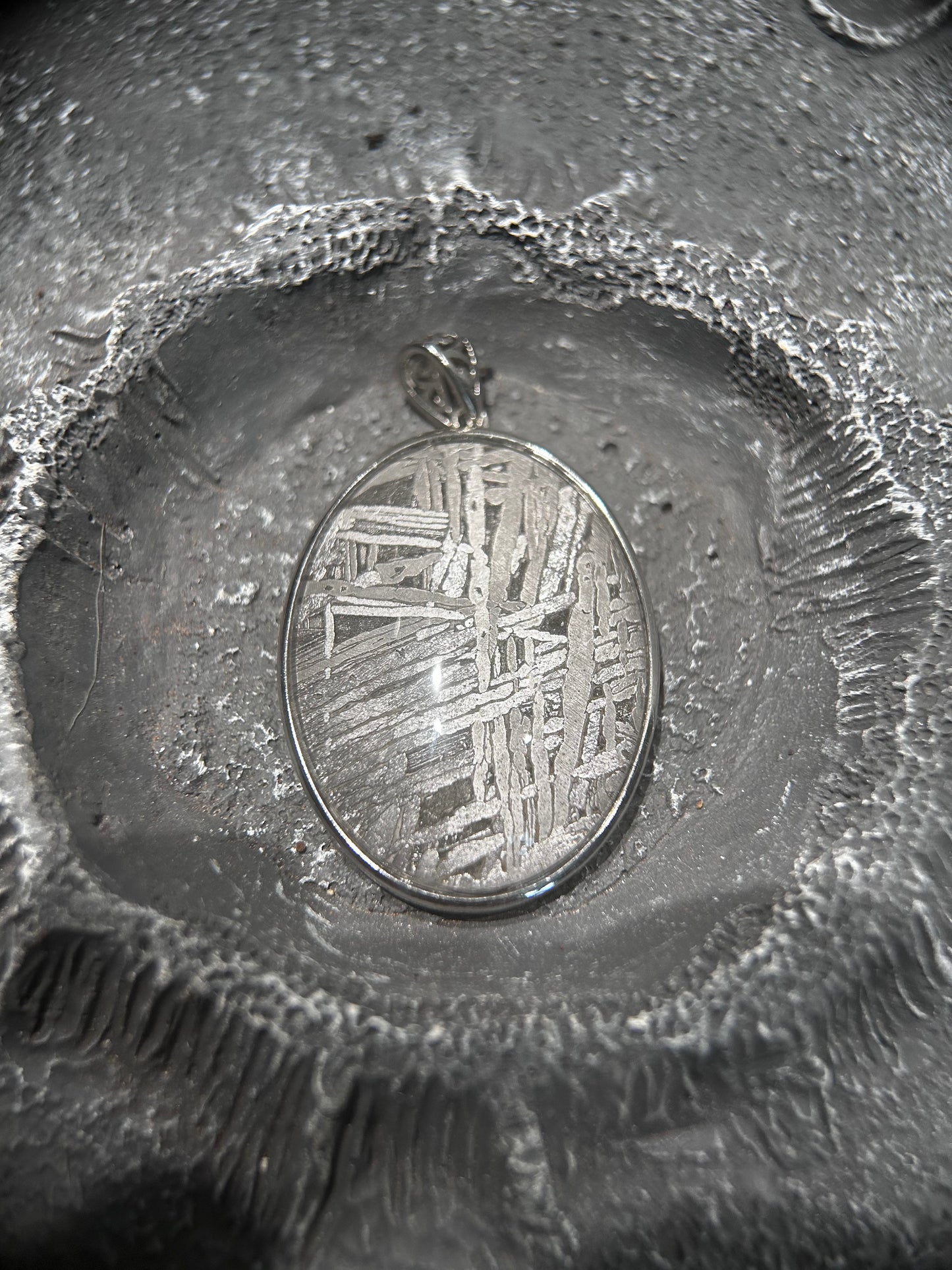 Iron meteorite Natural meteorite carving oval-shaped pendant! Rare Widmanstanden Pattern Meteorite Pendant Necklace