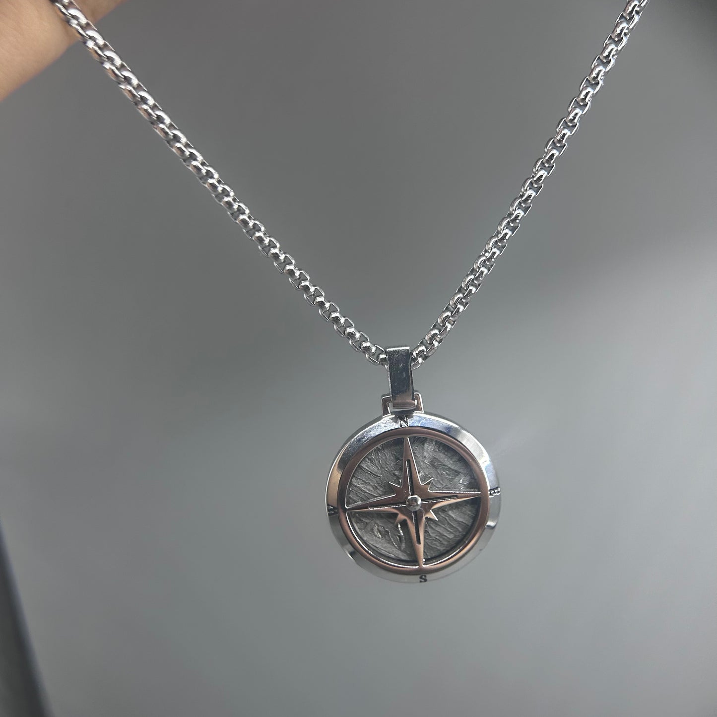 Iron meteorite Necklace pendant,Widmanstätten Pattern,30*22*3.5mm,Handcrafted Space iron Necklace,Unique Celestial Gift,Compass Pendant