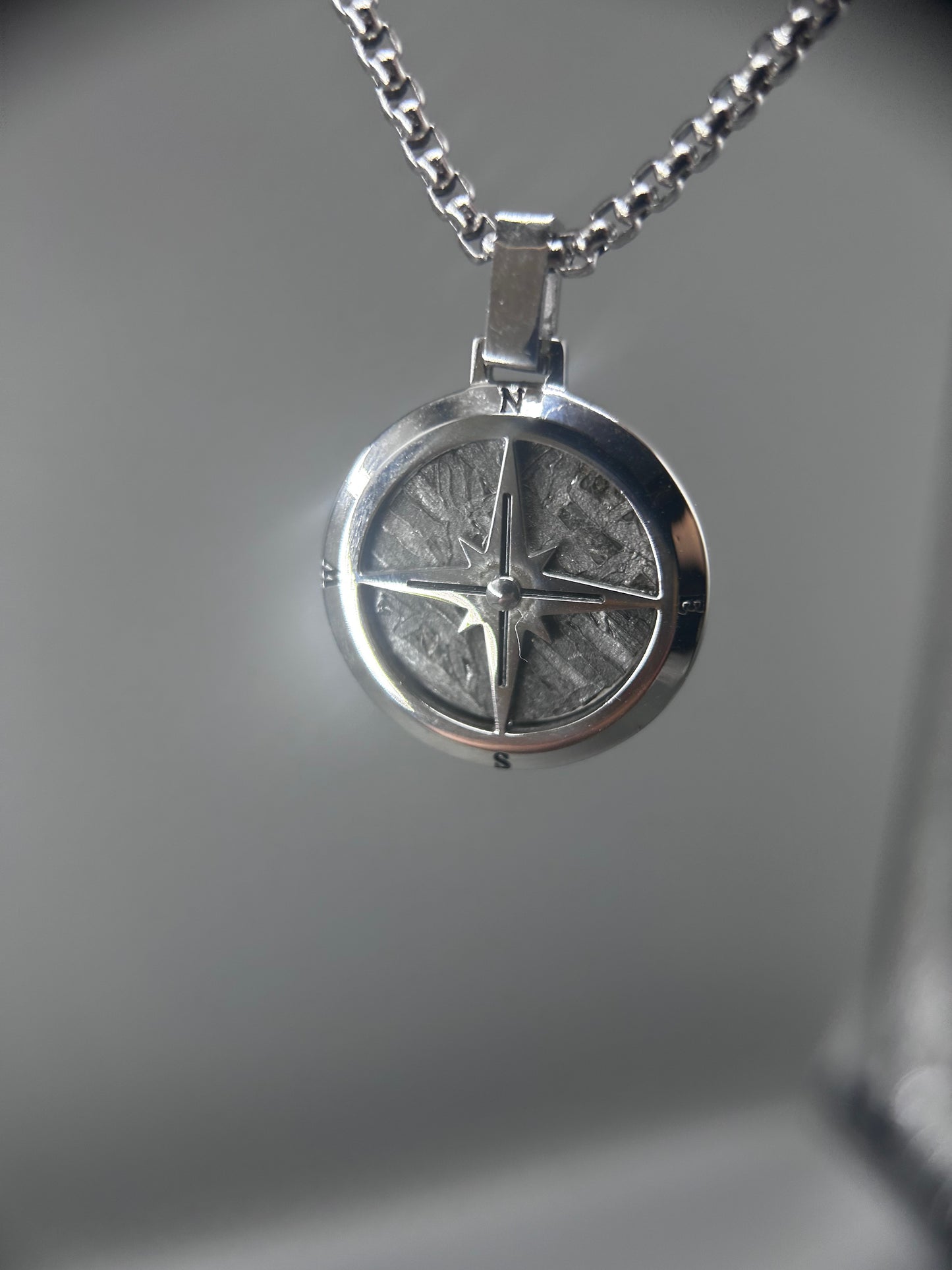 Iron meteorite Necklace pendant,Widmanstätten Pattern,30*22*3.5mm,Handcrafted Space iron Necklace,Unique Celestial Gift,Compass Pendant
