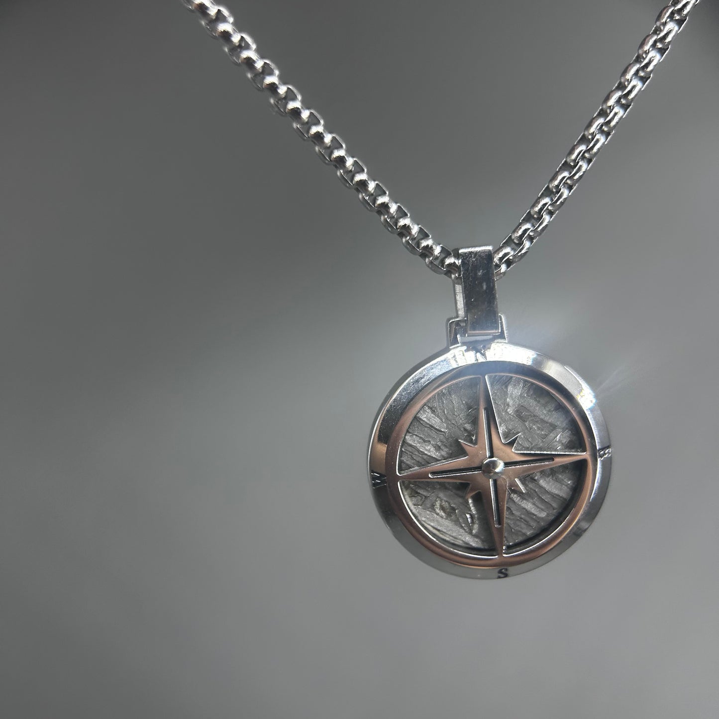 Iron meteorite Necklace pendant,Widmanstätten Pattern,30*22*3.5mm,Handcrafted Space iron Necklace,Unique Celestial Gift,Compass Pendant