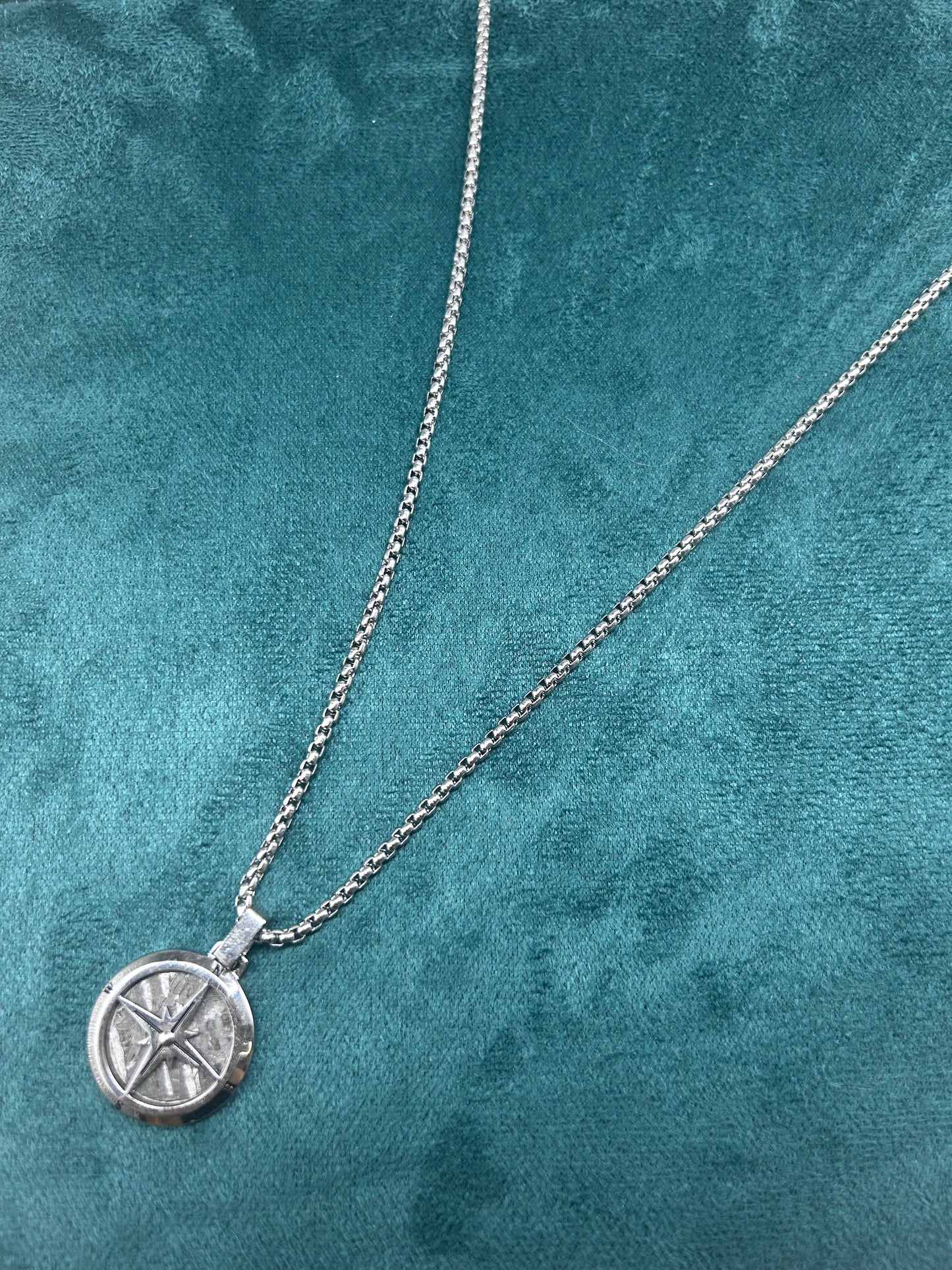 Iron meteorite Necklace pendant,Widmanstätten Pattern,30*22*3.5mm,Handcrafted Space iron Necklace,Unique Celestial Gift,Compass Pendant