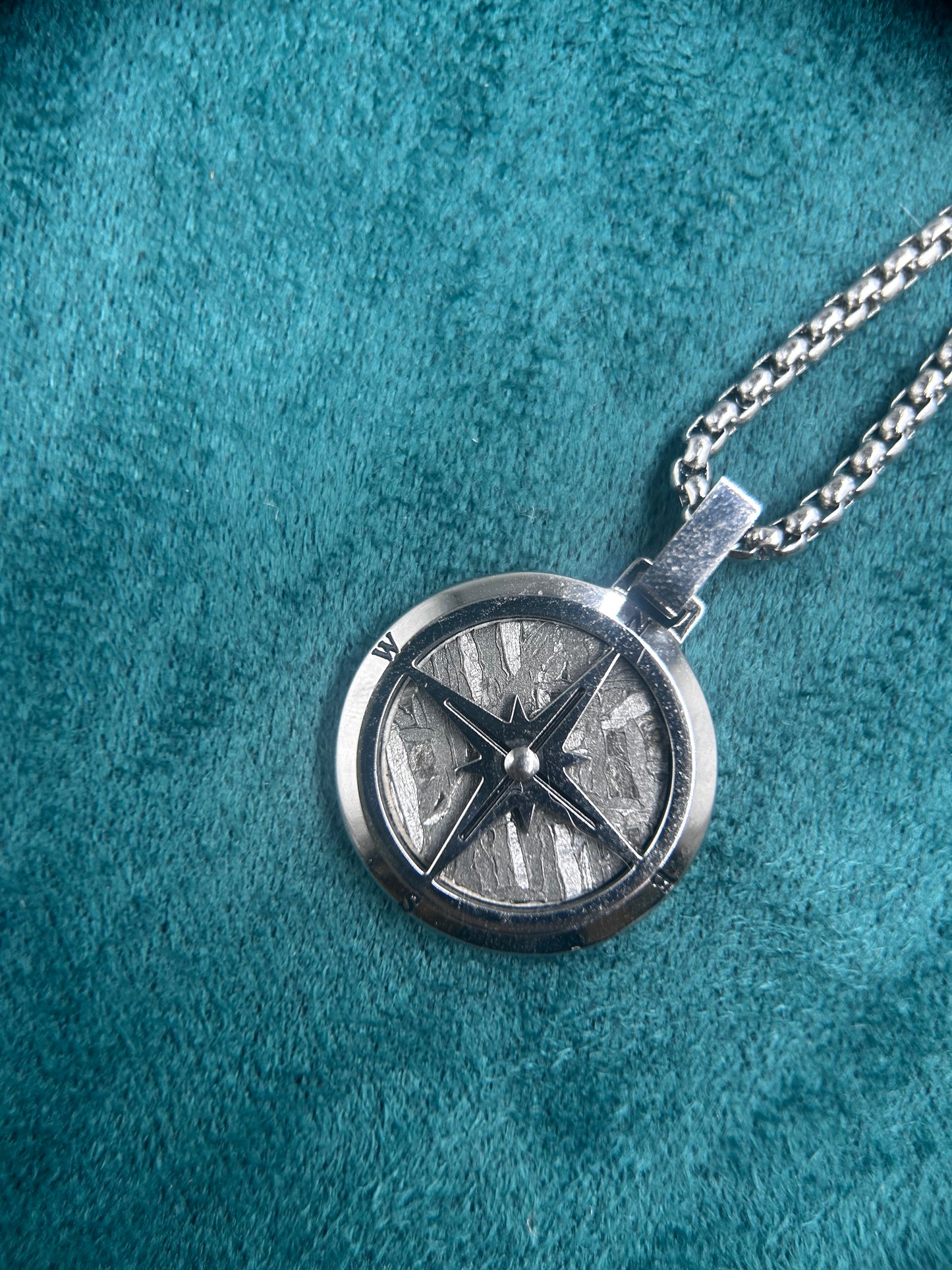 Iron meteorite Necklace pendant,Widmanstätten Pattern,30*22*3.5mm,Handcrafted Space iron Necklace,Unique Celestial Gift,Compass Pendant