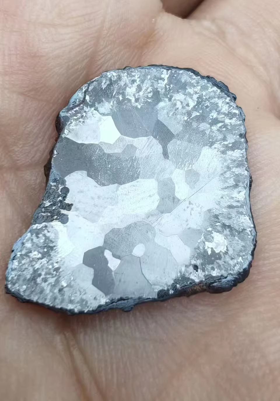 Tindouf 007 (Ding Doufu 007) Iron Meteorite 2.1g – Matched Pair Cut – Ultra-Rare IAB‑complex Recrystallized Iron – Algeria 2020 Discovery