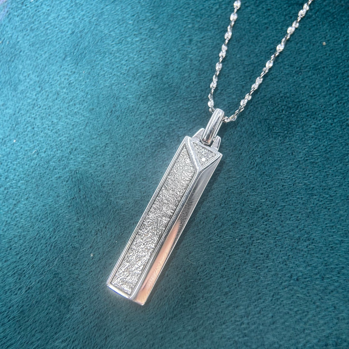 Iron meteorite Necklace pendant,Widmanstätten Pattern,40*8.4*2.6mm,Handcrafted Space iron Necklace,Unique Celestial Gift.