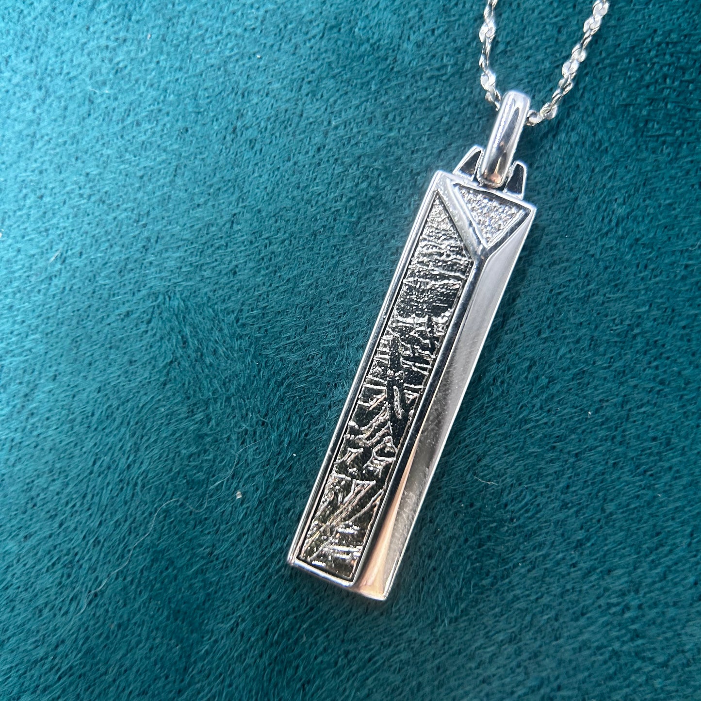 Iron meteorite Necklace pendant,Widmanstätten Pattern,40*8.4*2.6mm,Handcrafted Space iron Necklace,Unique Celestial Gift.