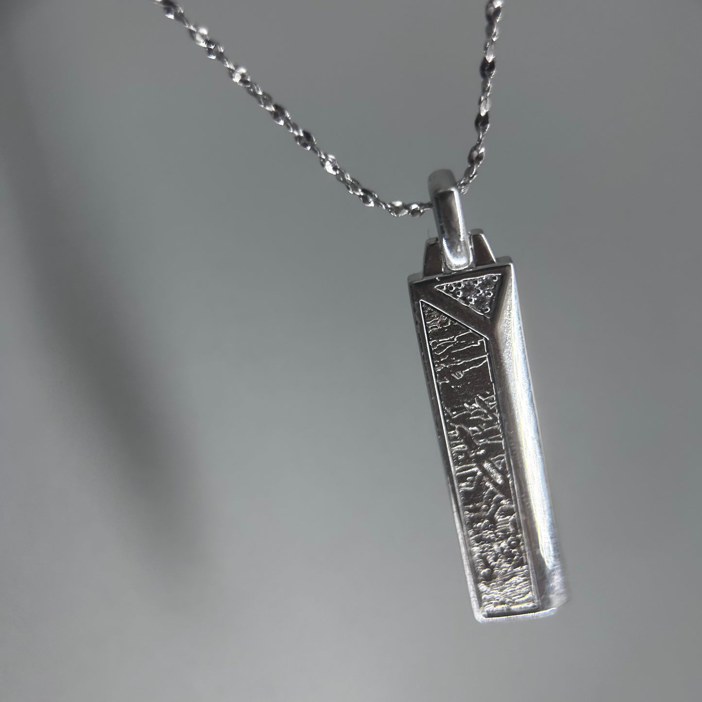 Iron meteorite Necklace pendant,Widmanstätten Pattern,40*8.4*2.6mm,Handcrafted Space iron Necklace,Unique Celestial Gift.