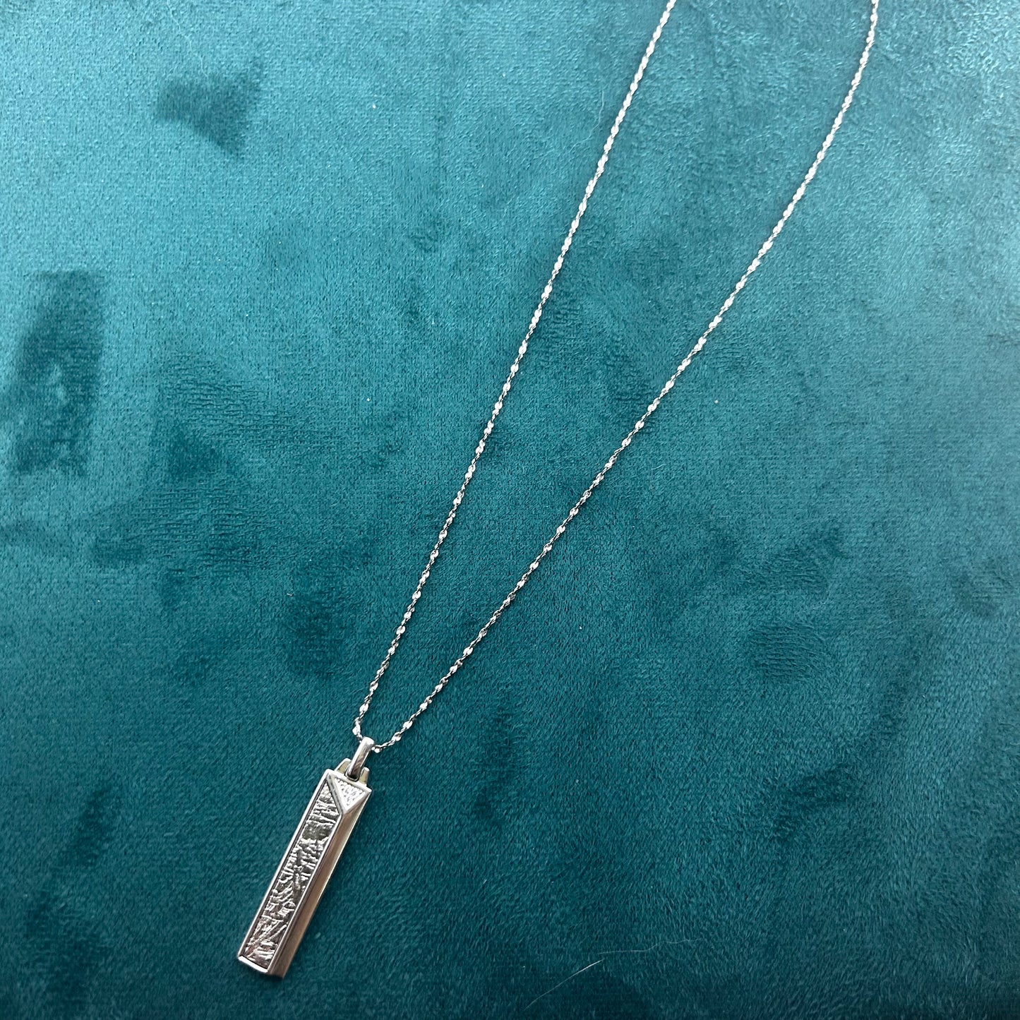 Iron meteorite Necklace pendant,Widmanstätten Pattern,40*8.4*2.6mm,Handcrafted Space iron Necklace,Unique Celestial Gift.