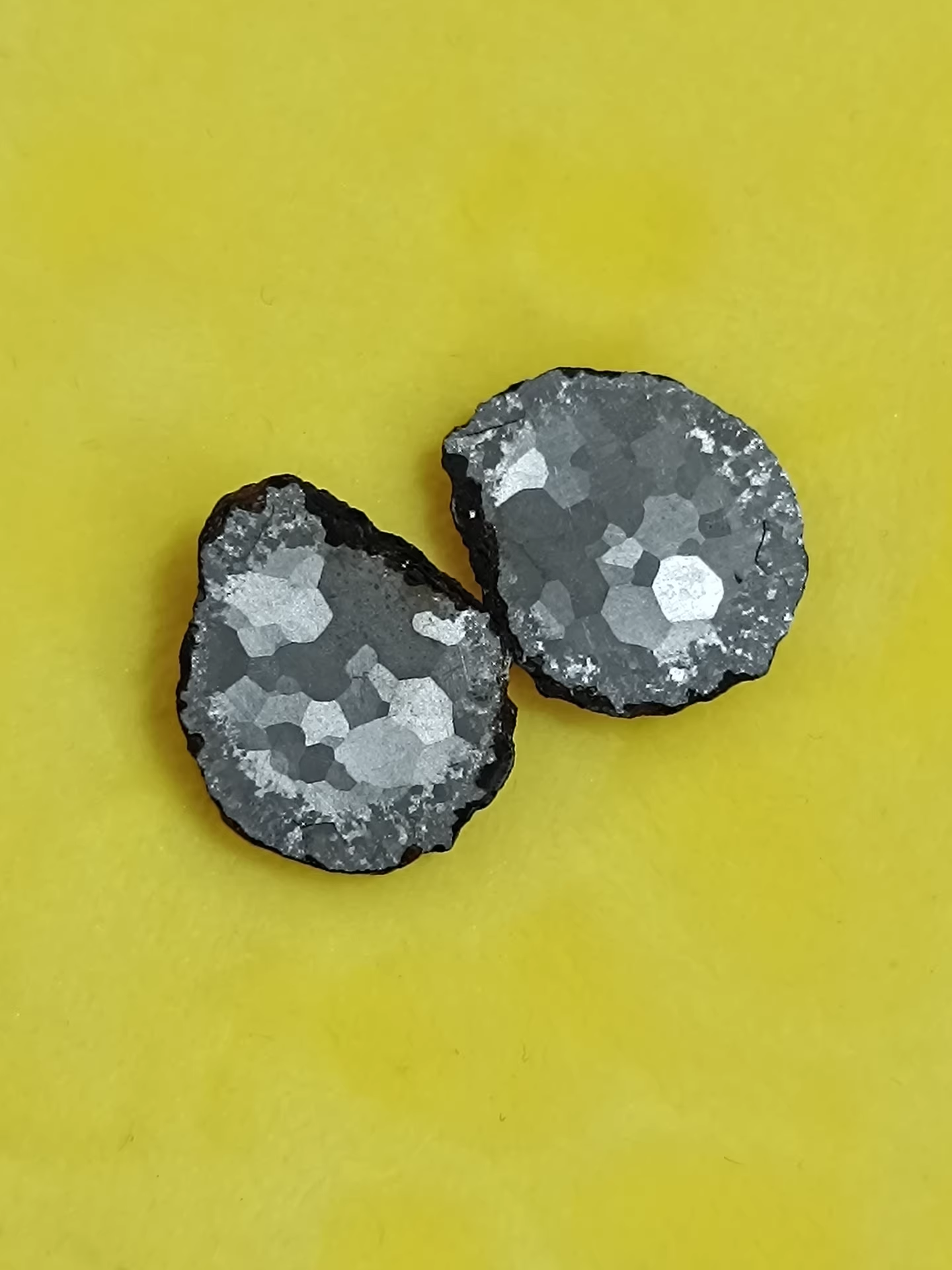 Tindouf 007 (Ding Doufu 007) Iron Meteorite – Matched Pair Cut – Ultra-Rare IAB‑complex Recrystallized Iron – Algeria 2020 Discovery – 1.9 g + 2.8 g
