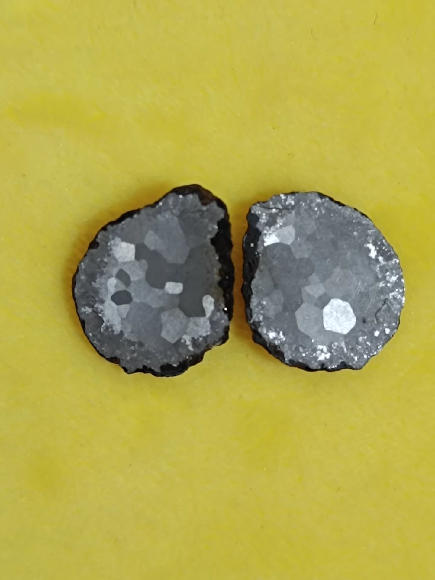 Tindouf 007 (Ding Doufu 007) Iron Meteorite – Matched Pair Cut – Ultra-Rare IAB‑complex Recrystallized Iron – Algeria 2020 Discovery – 1.9 g + 2.8 g