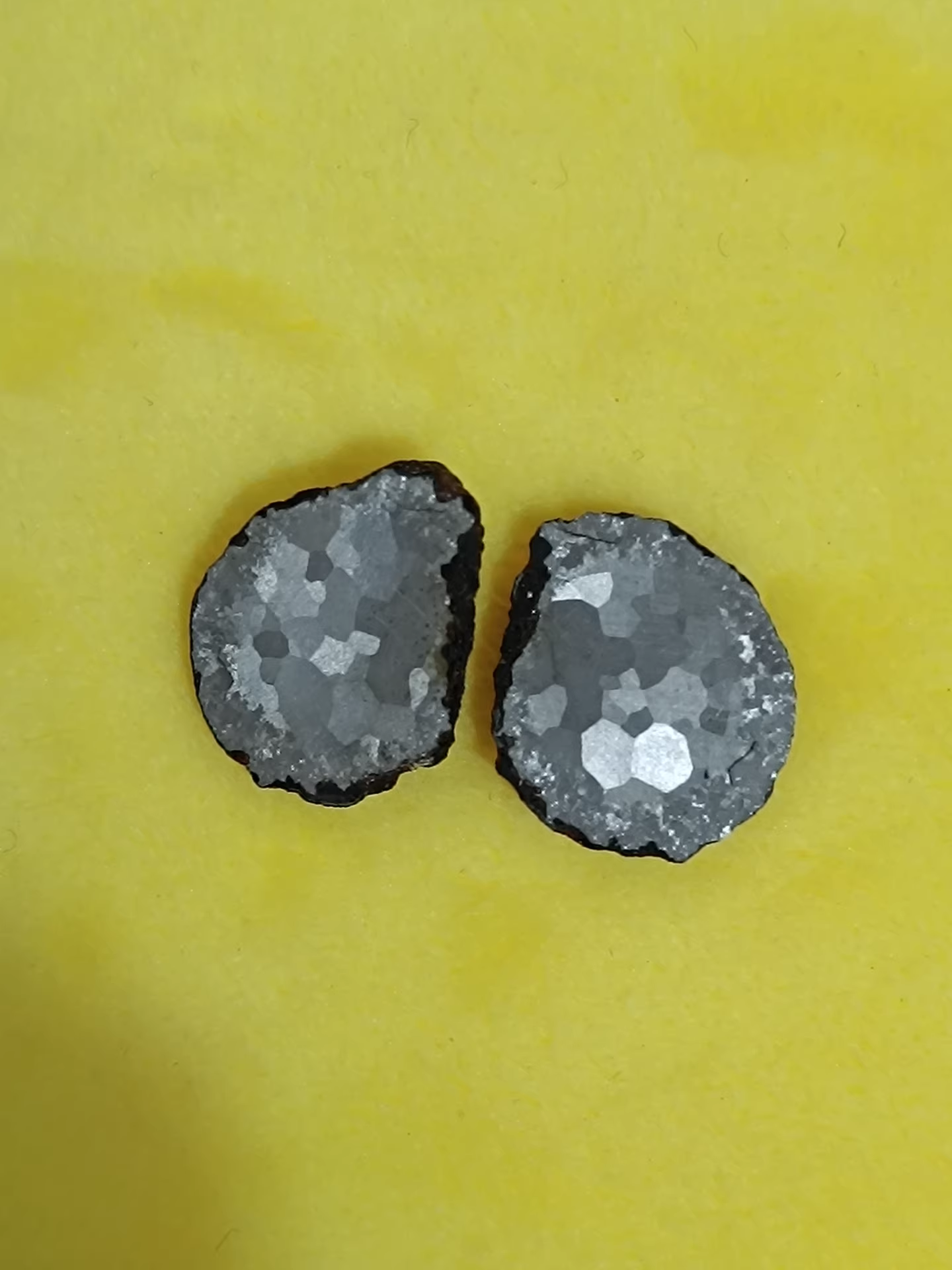 Tindouf 007 (Ding Doufu 007) Iron Meteorite – Matched Pair Cut – Ultra-Rare IAB‑complex Recrystallized Iron – Algeria 2020 Discovery – 1.9 g + 2.8 g