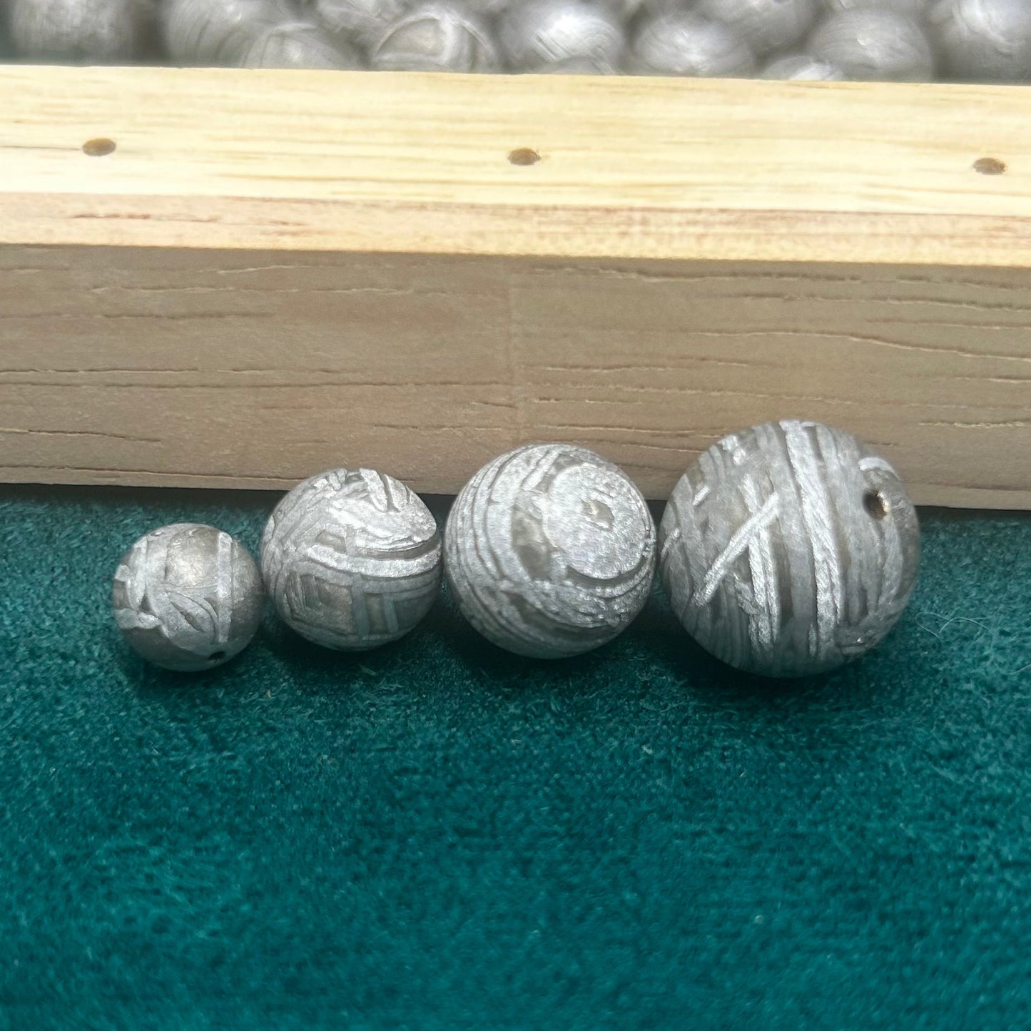 Iron meteorite Bead/Meteorite Specimen/Meteorite Ball/Meteorite Stone/Crystal Meteorite/Meteorite Chips/Meteorite Fragment
