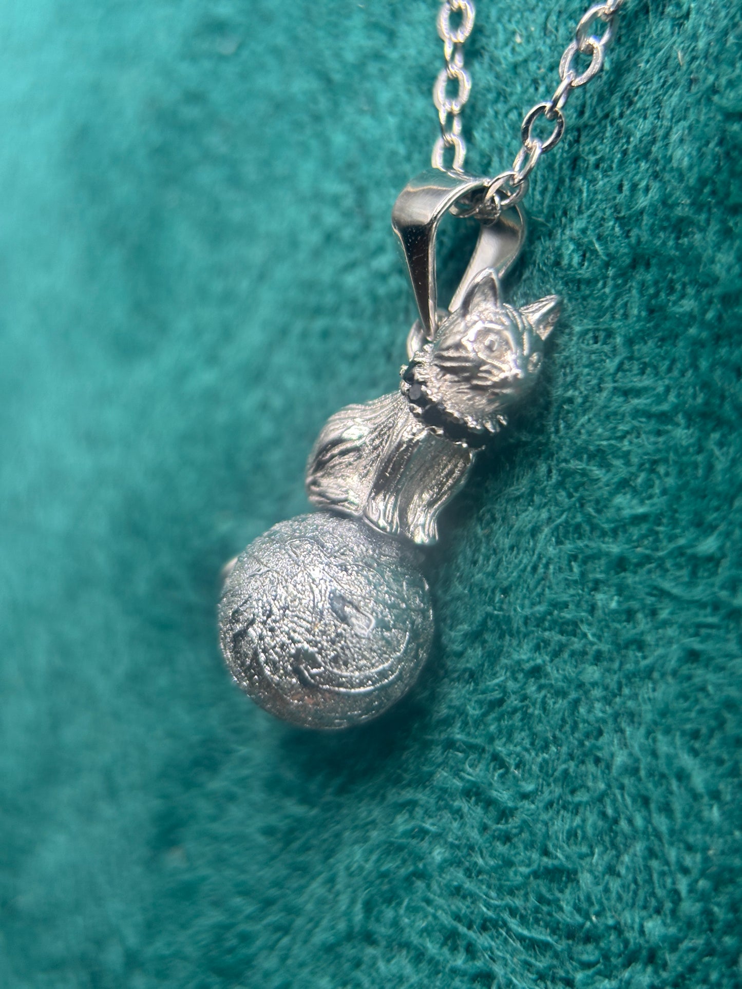 Sterling Silver Cat Meteorite Necklace, 8mm Altai Meteorite Bead, 925 Silver Kitty Pendant, Widmanstätten Pattern, Cute Gift for Her