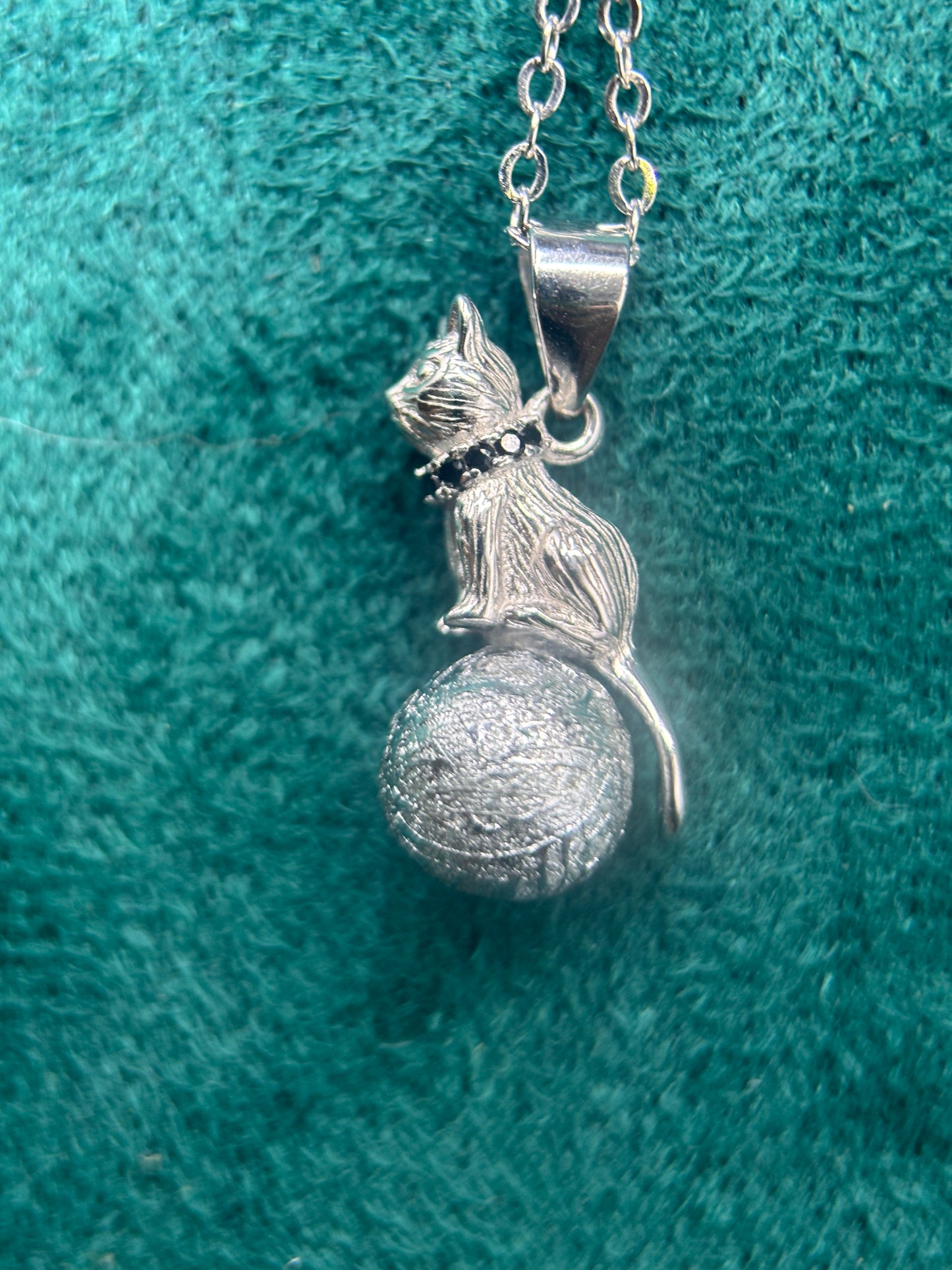 Sterling Silver Cat Meteorite Necklace, 8mm Altai Meteorite Bead, 925 Silver Kitty Pendant, Widmanstätten Pattern, Cute Gift for Her