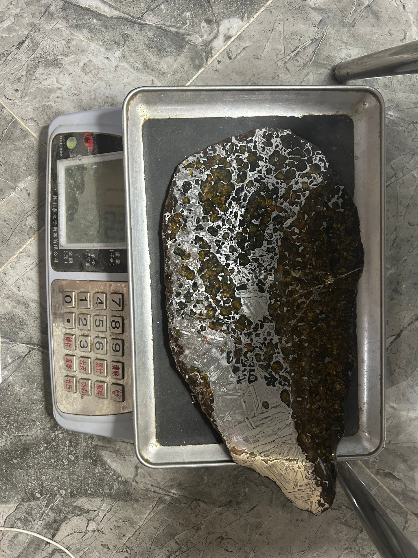 Seymchan Pallasite Meteorite Slice 1120g (200×300mm) — Top-Grade Olivine “Gems in Meteorites” | Meteorite for Sale
