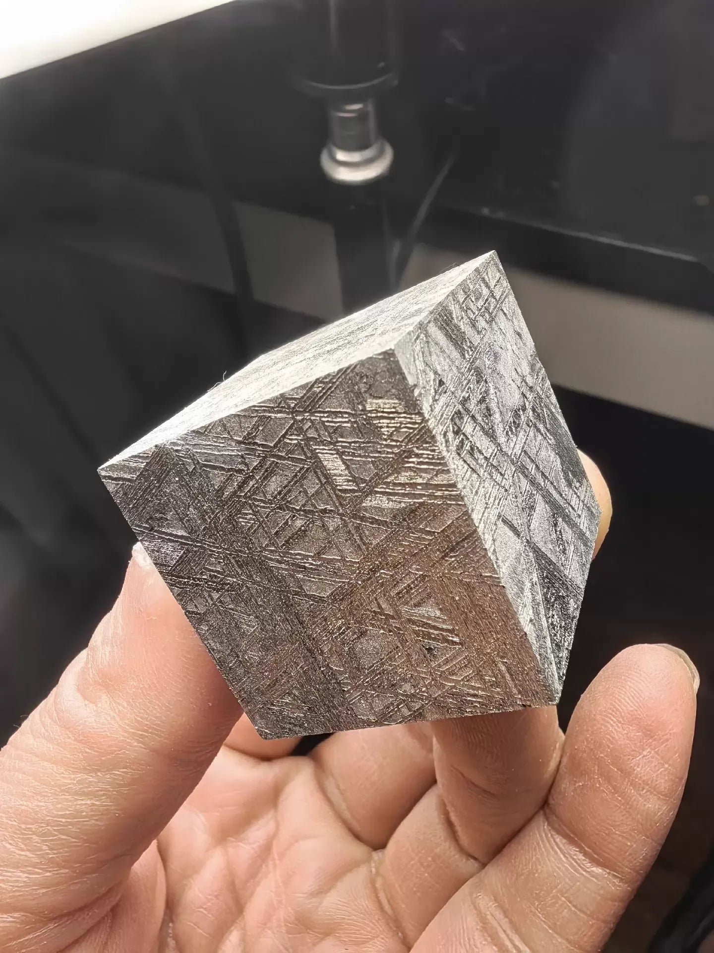 Cubo de meteorito Muonionalusta permitido, cubo perfecto