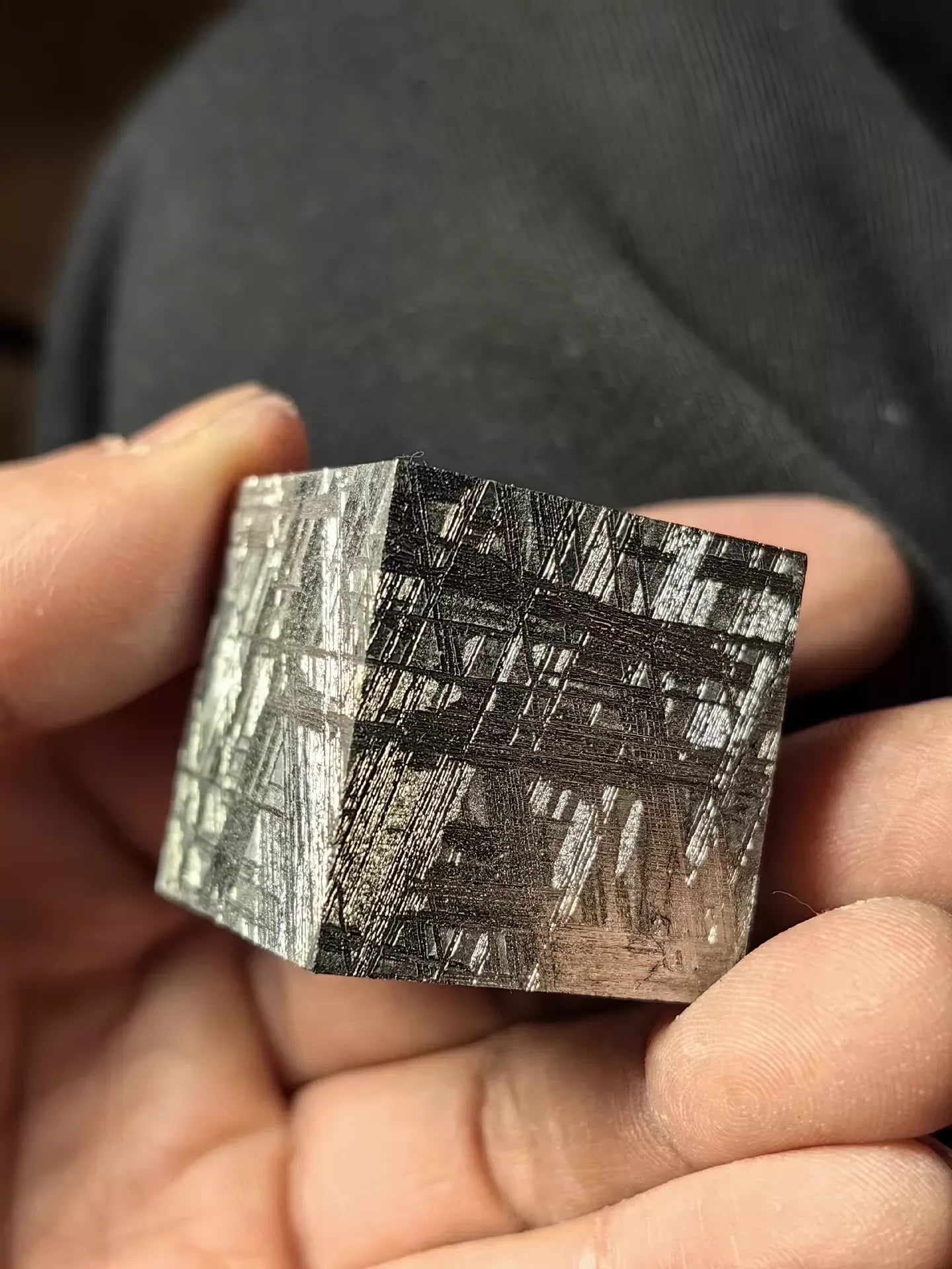 Cubo de meteorito Muonionalusta permitido, cubo perfecto