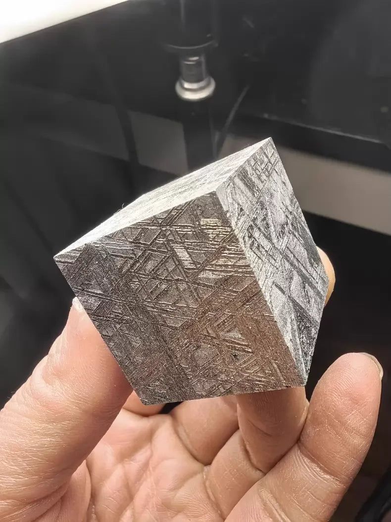 Cubo de meteorito Muonionalusta permitido, cubo perfecto