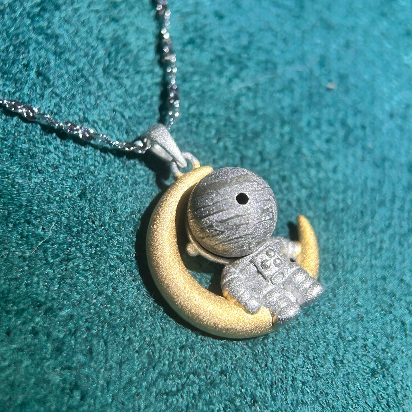 Aletai Meteorite Bead Astronaut Pendant Necklace – 925 Sterling Silver, 48cm