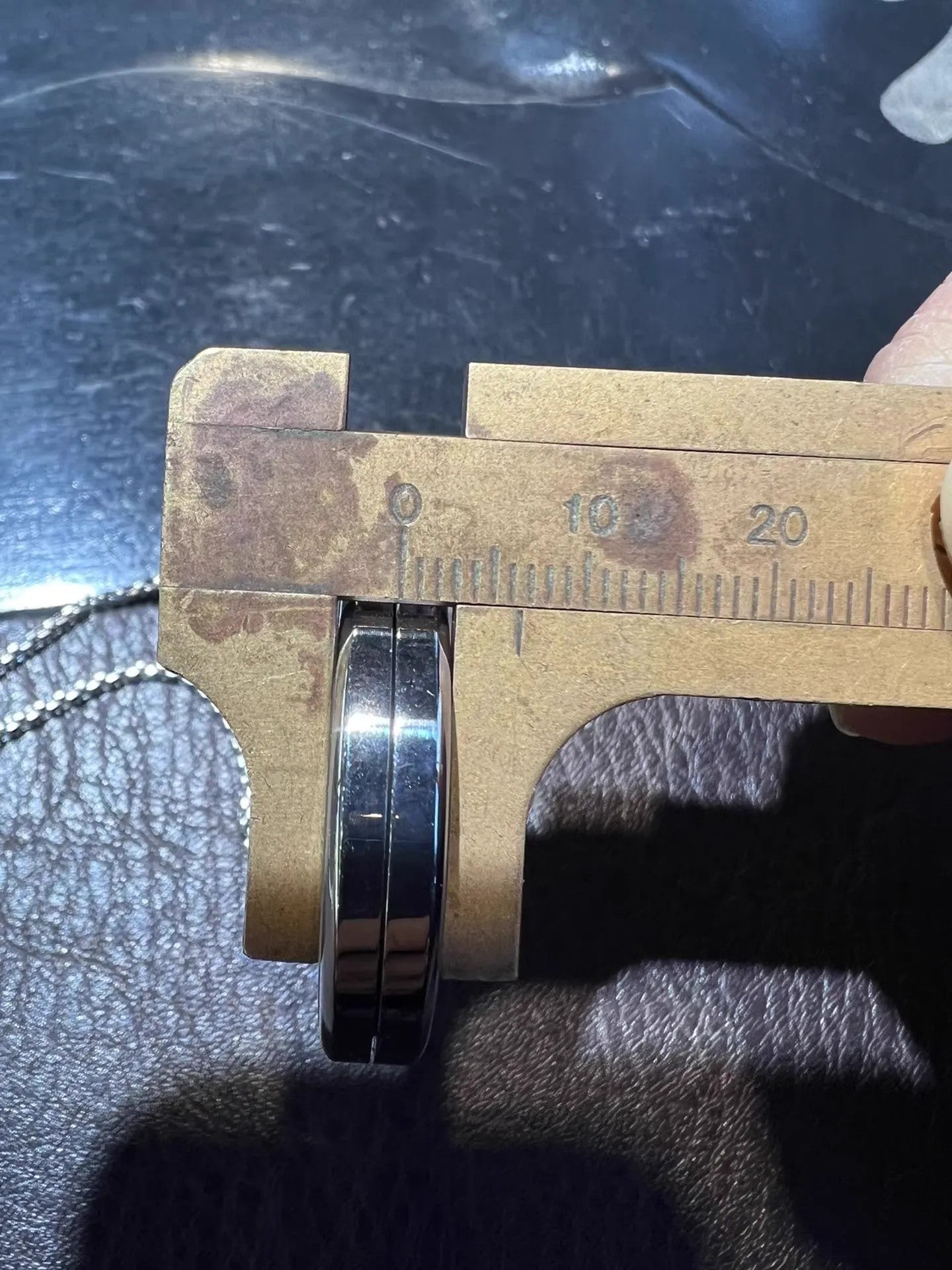 Collier Pièce Planète en Météorite Aletai (30×30×6mm) — Pendentif en Météorite de Fer Authentique, Monture en Alliage