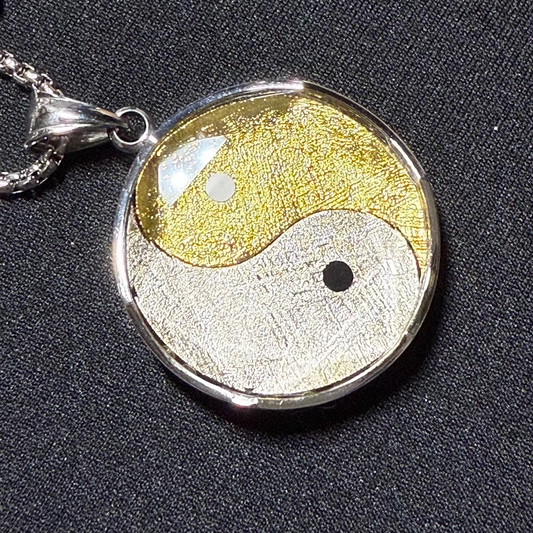 Muonionalusta Yin‑Yang Meteorite Pendant/Muonionalusta Iron Meteorite Pendant with chain, gift box, and authenticity certificate