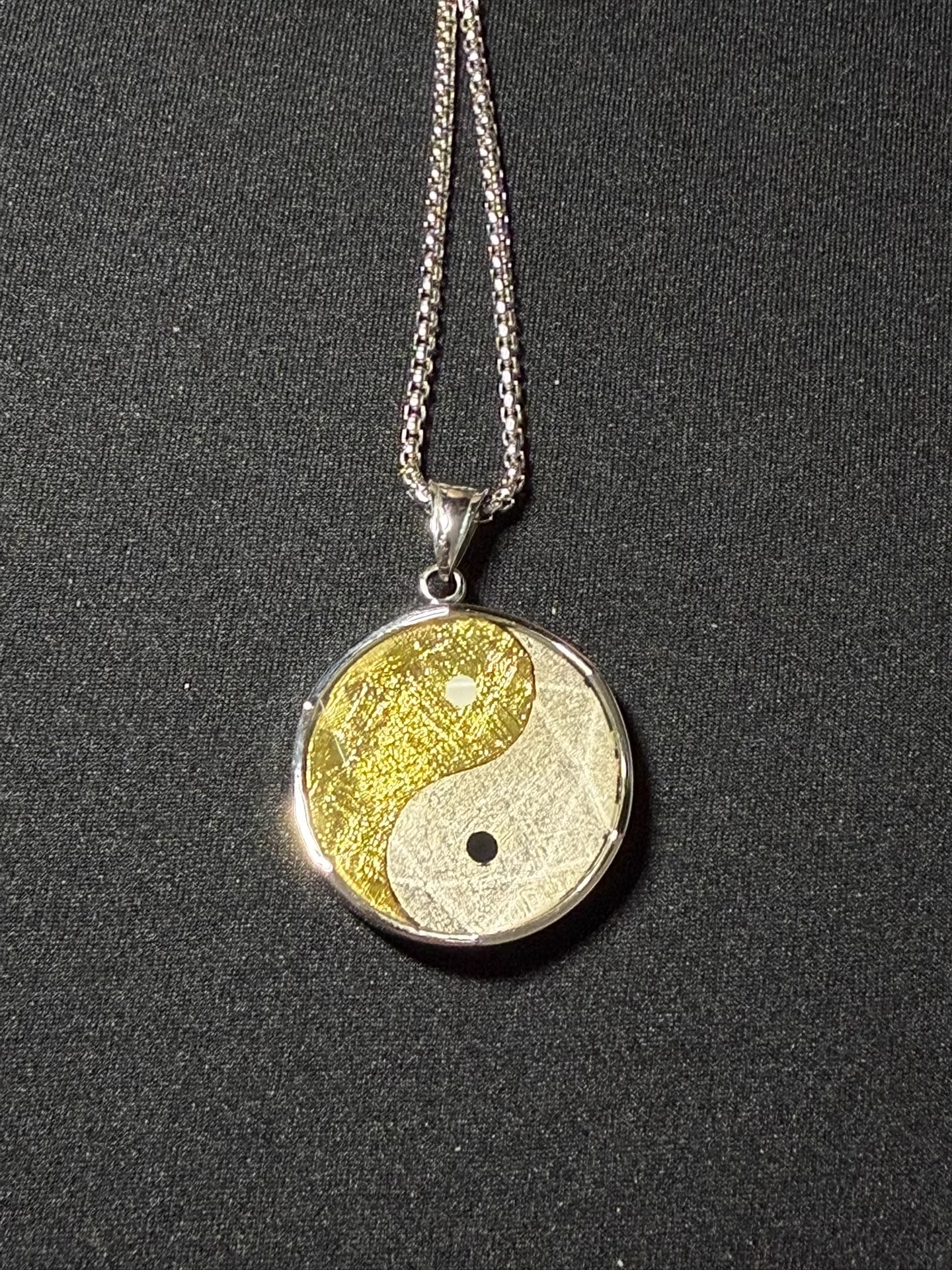 Colgante Yin-Yang de Meteorito Muonionalusta / Colgante de Meteorito de Hierro Muonionalusta con cadena, caja de regalo y certificado de autenticidad