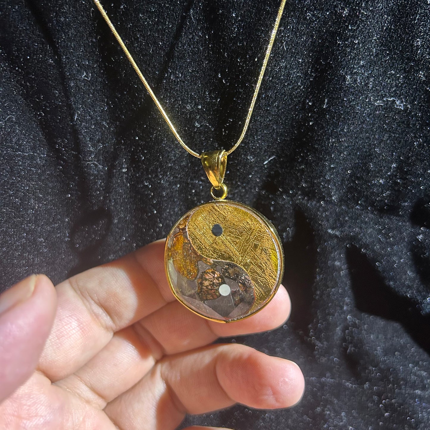 Cosmic Balance Tai Chi Pendant: Sericho Pallasite, Muonionalusta Meteorite (Certificate, Gift Box)