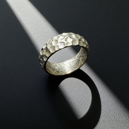 Crater Band: 100% Natural Muonionalusta Meteorite Ring