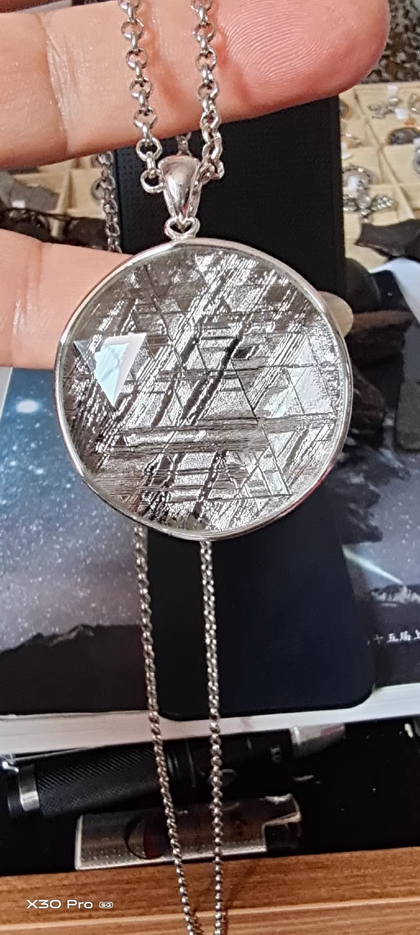 Colgante Redondo Chapado en Plata de Meteorito de Hierro Muonionalusta Genuino - Joyería de Meteorito Sanador Muonionalusta de 10-50mm
