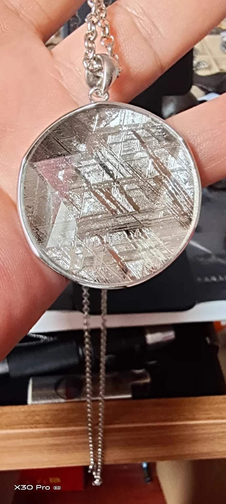 Colgante Redondo Chapado en Plata de Meteorito de Hierro Muonionalusta Genuino - Joyería de Meteorito Sanador Muonionalusta de 10-50mm