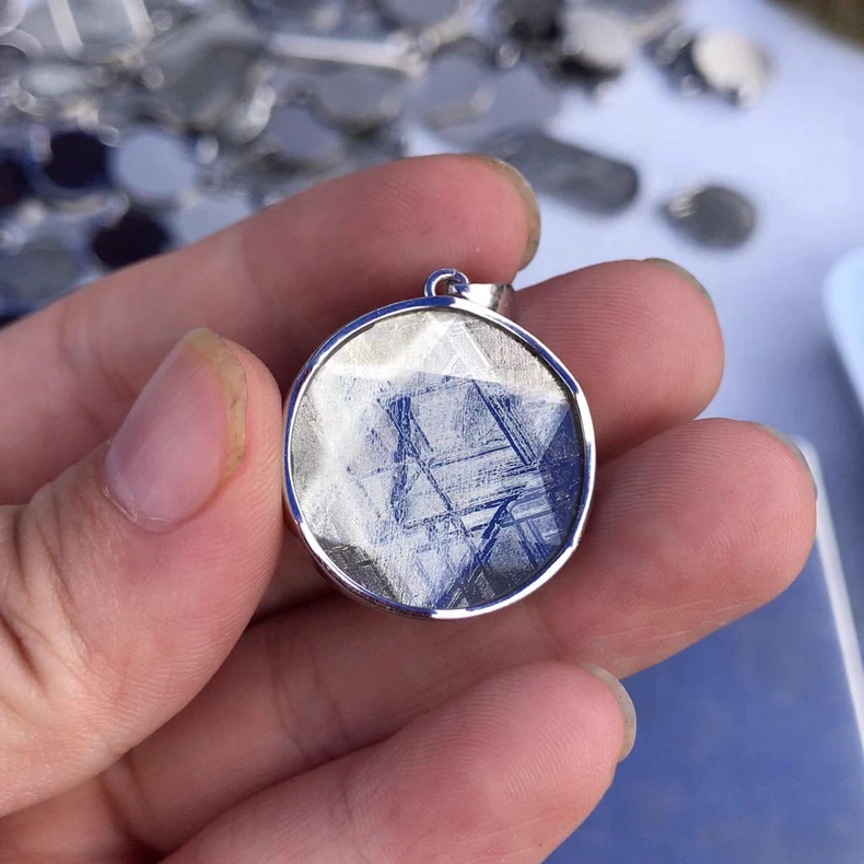 Colgante Redondo Chapado en Plata de Meteorito de Hierro Muonionalusta Genuino - Joyería de Meteorito Sanador Muonionalusta de 10-50mm