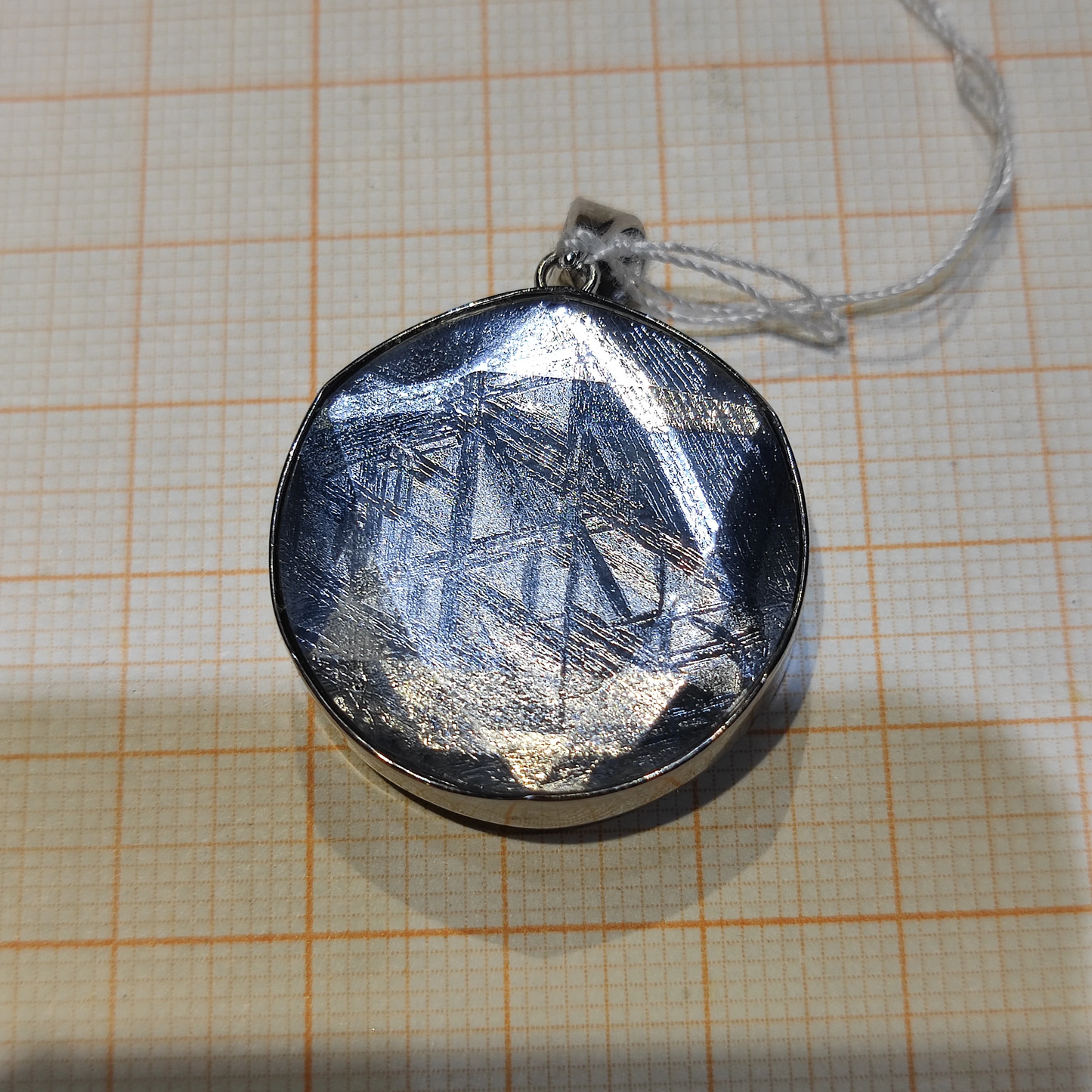 Colgante Redondo Chapado en Plata de Meteorito de Hierro Muonionalusta Genuino - Joyería de Meteorito Sanador Muonionalusta de 10-50mm