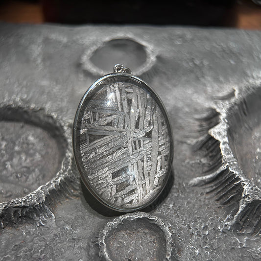Iron meteorite Natural meteorite carving oval-shaped pendant! Rare Widmanstanden Pattern Meteorite Pendant Necklace
