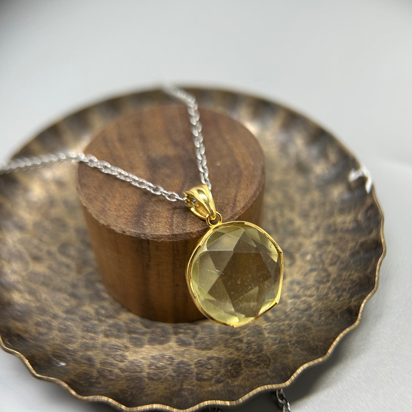 Libyan Desert Glass Satellite Pendant – Genuine Impactite Meteorite Gem| 20 mm Round Cut| Golden Cosmic Jewelry Gift|Limited Holiday Edition