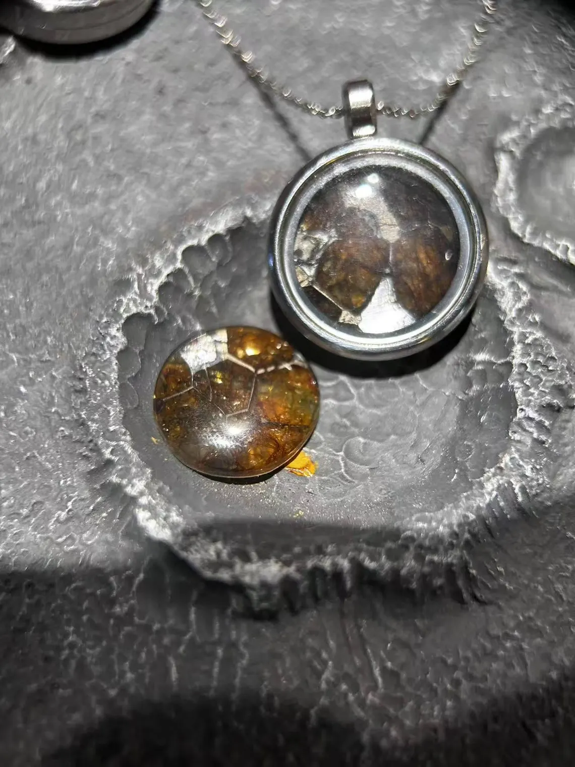 Sericho Pallasite/Meteorite Pendant/Pallasite Pendant/Pallasite Necklace/Meteorite Accessories/Meteorite Gau box