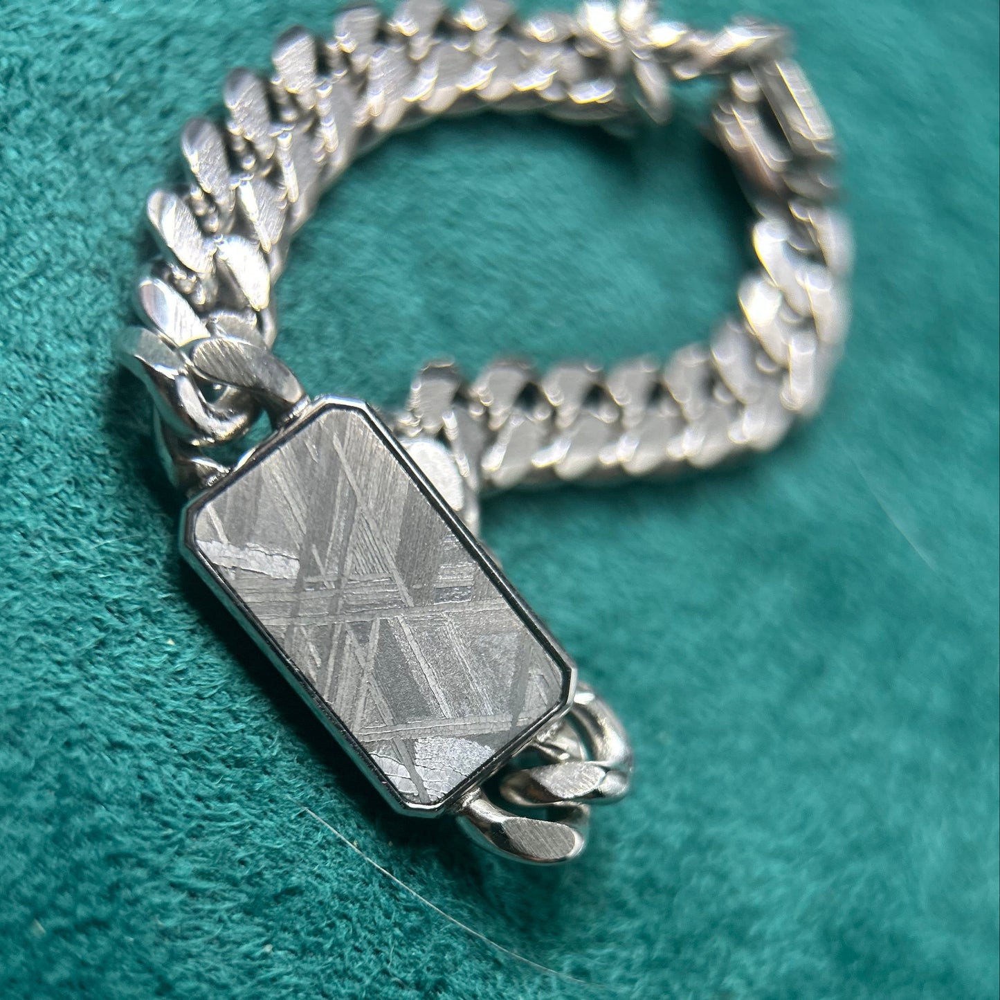 Muonionalusta Meteorite Bracelet – Fine Octahedrite from Sweden – 18 × 12 mm Slice – 17–20 cm Bracelets– Certificate & Gift Box Included