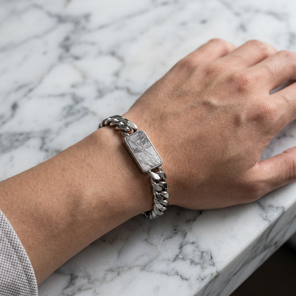 Muonionalusta Meteorite Bracelet – Fine Octahedrite from Sweden – 18 × 12 mm Slice – 17–20 cm Bracelets– Certificate & Gift Box Included