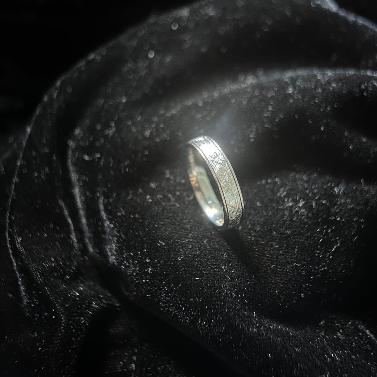 Top Muonionalusta Meteorite Ring Set | Titanium Band Set | Widmanstätten pattern Meteorite Jewelry