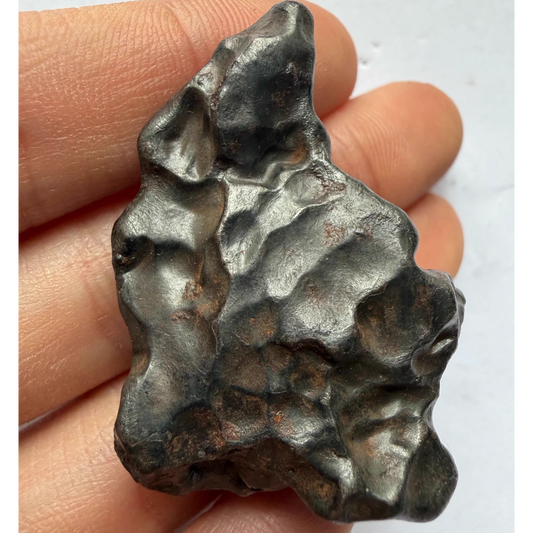 Meteorito de Hierro Sikhote Alin 100% Natural Orientado - Meteorito de Clase Museo de 45 Gramos