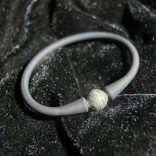 Genuine Iron Meteorite Bead Bracelet | Widmanstätten Pattern Center Bead | Stretch Rubber Wristband | Minimal Unisex Gift