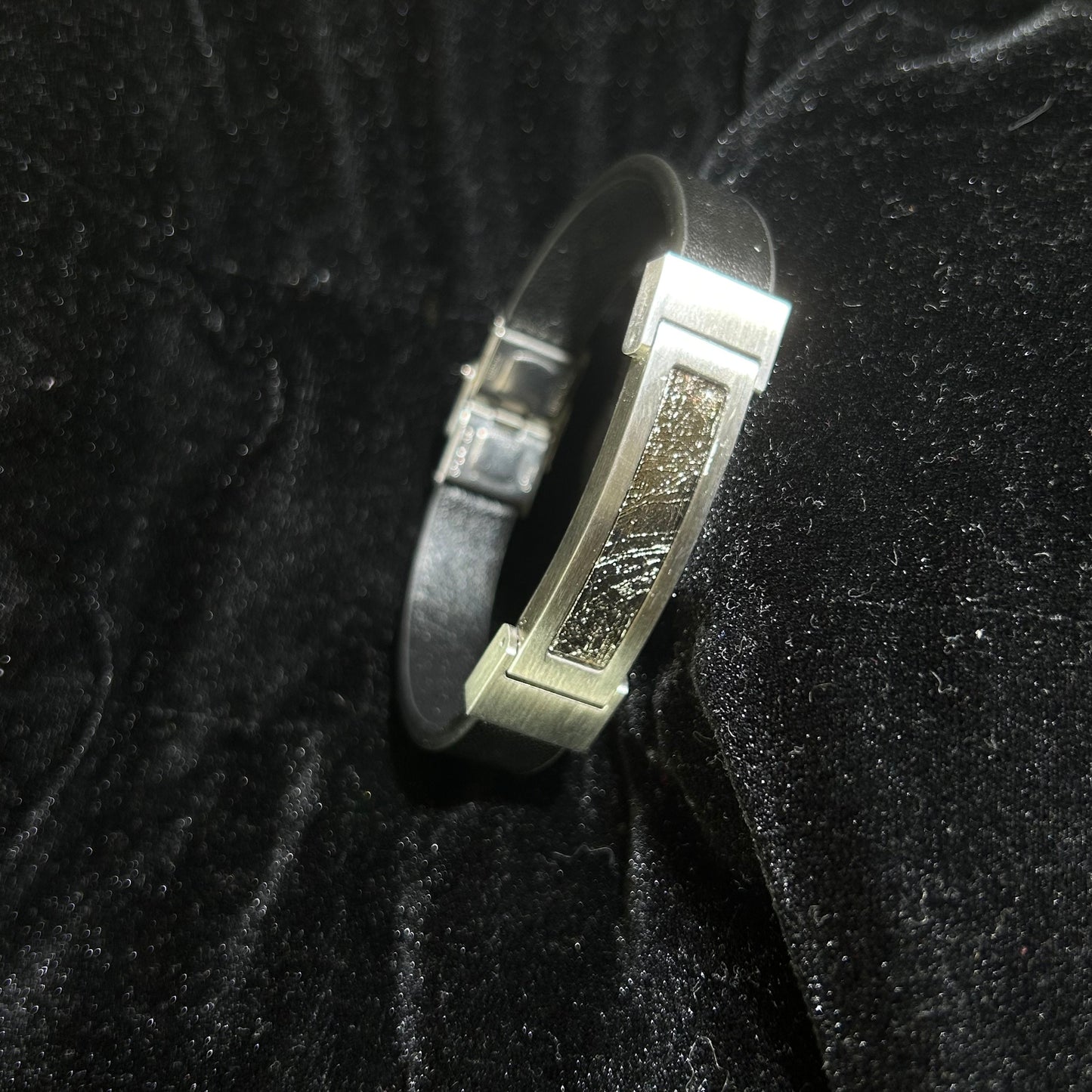 Muonionalusta Iron Meteorite Bracelet — 26×12mm Etched Inlay | Widmanstätten Pattern — COA & Gift Box
