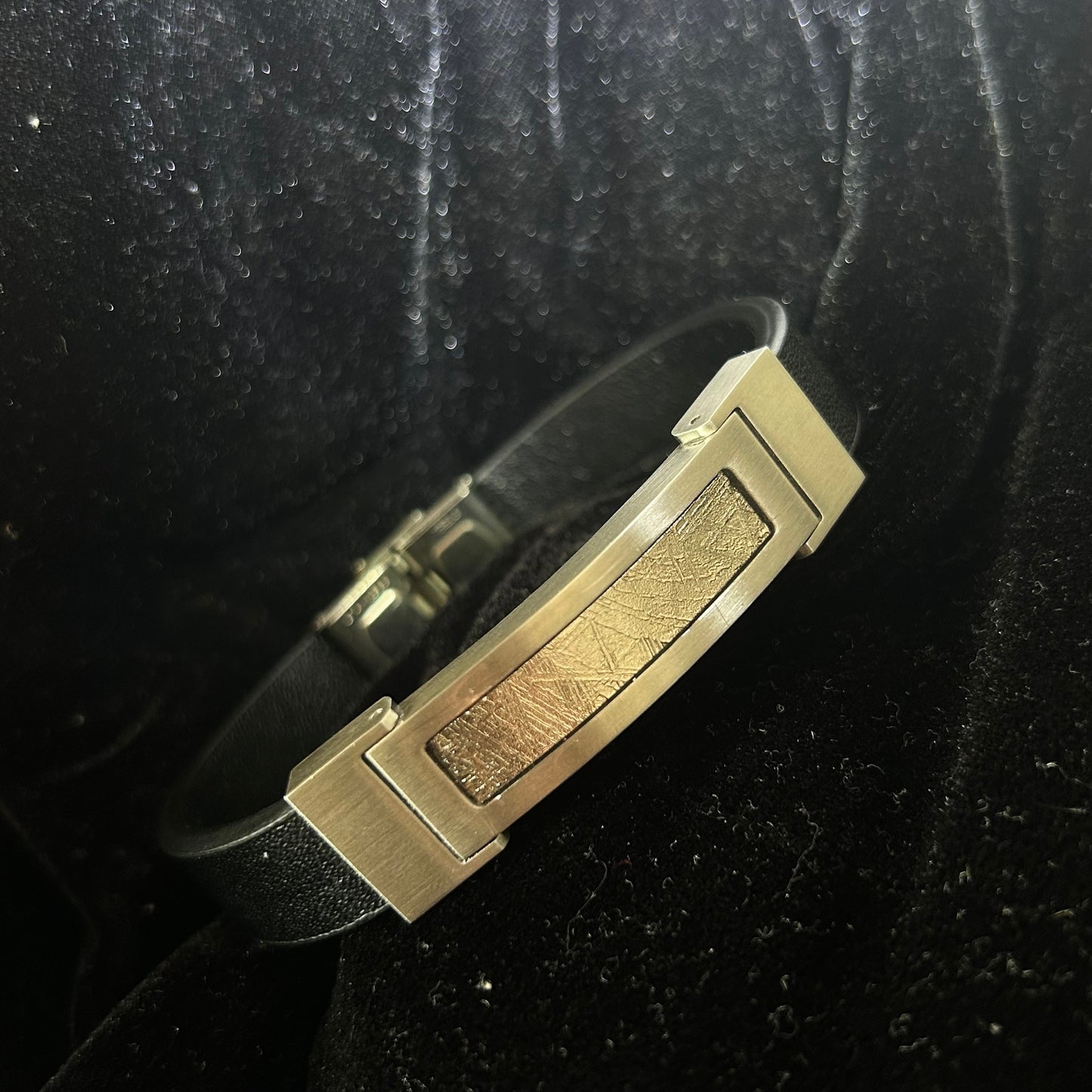 Muonionalusta Iron Meteorite Bracelet — 26×12mm Etched Inlay | Widmanstätten Pattern — COA & Gift Box