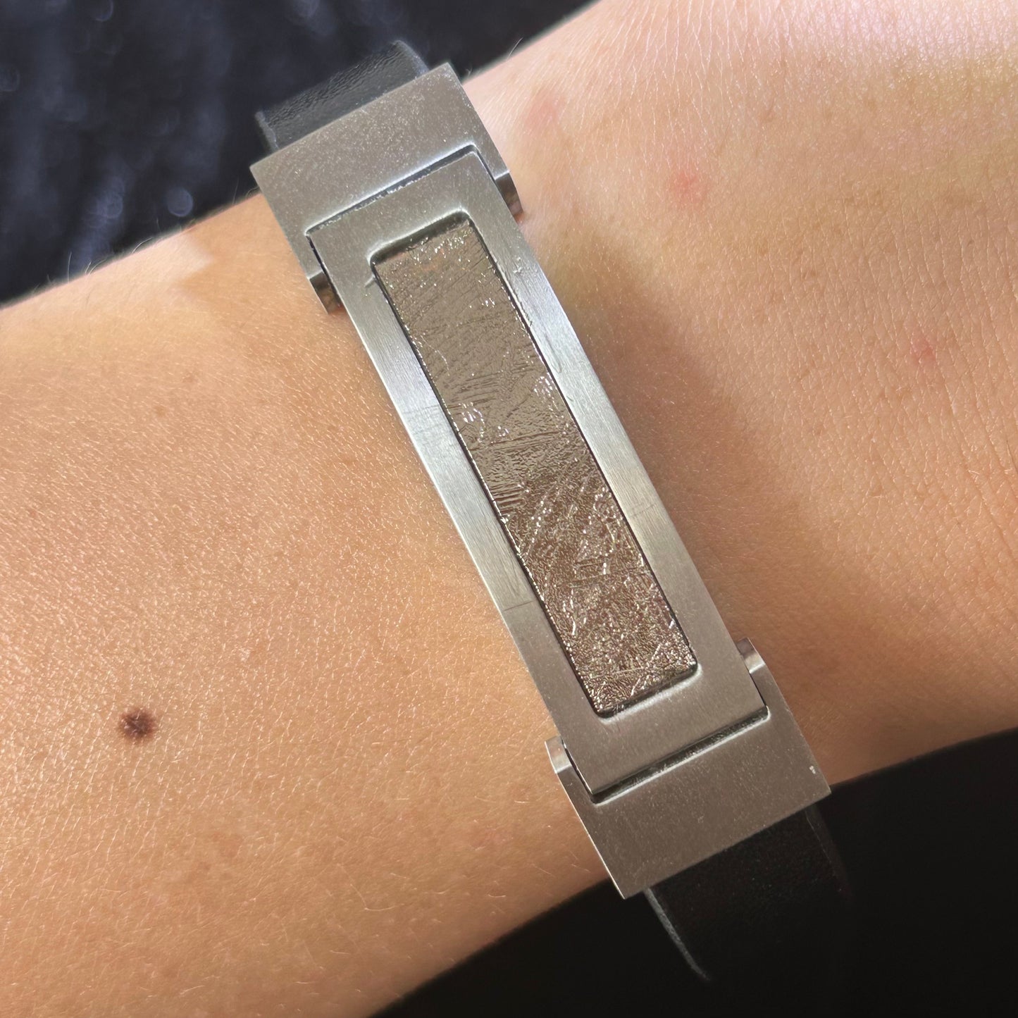 Muonionalusta Iron Meteorite Bracelet — 26×12mm Etched Inlay | Widmanstätten Pattern — COA & Gift Box