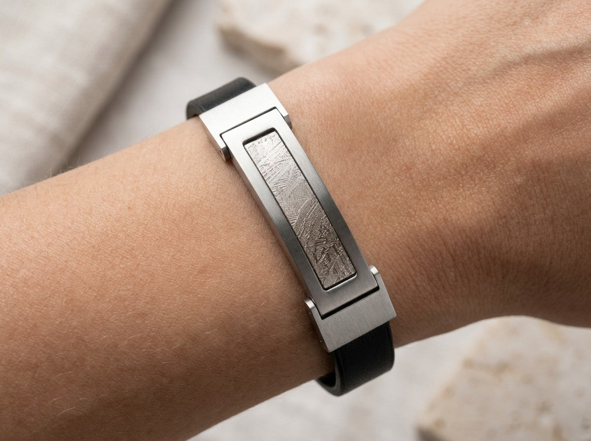 Muonionalusta Iron Meteorite Bracelet — 26×12mm Etched Inlay | Widmanstätten Pattern — COA & Gift Box