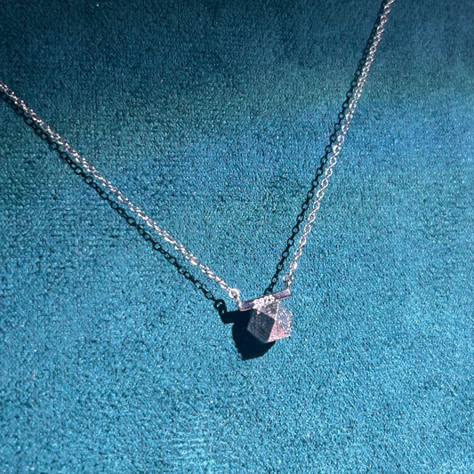 Collar con Colgante de Diamante de Meteorito Aletai (6mm) — Plata Esterlina 925
