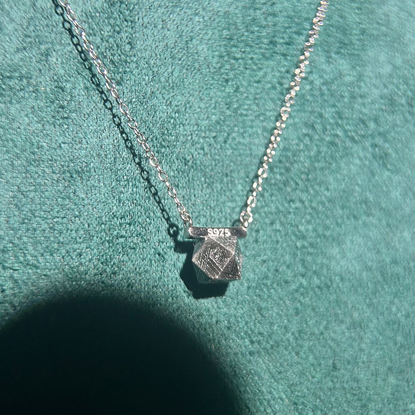 アレタイ隕石ダイヤモンドペンダントネックレス（6mm）— 925スターリングシルバー