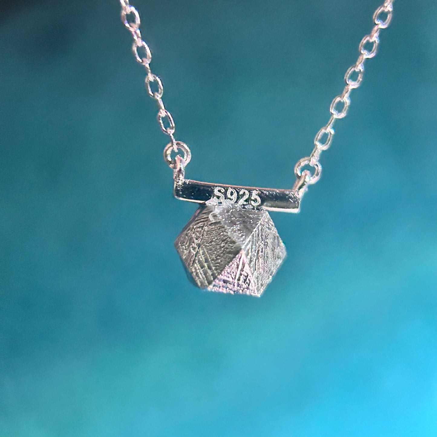 アレタイ隕石ダイヤモンドペンダントネックレス（6mm）— 925スターリングシルバー