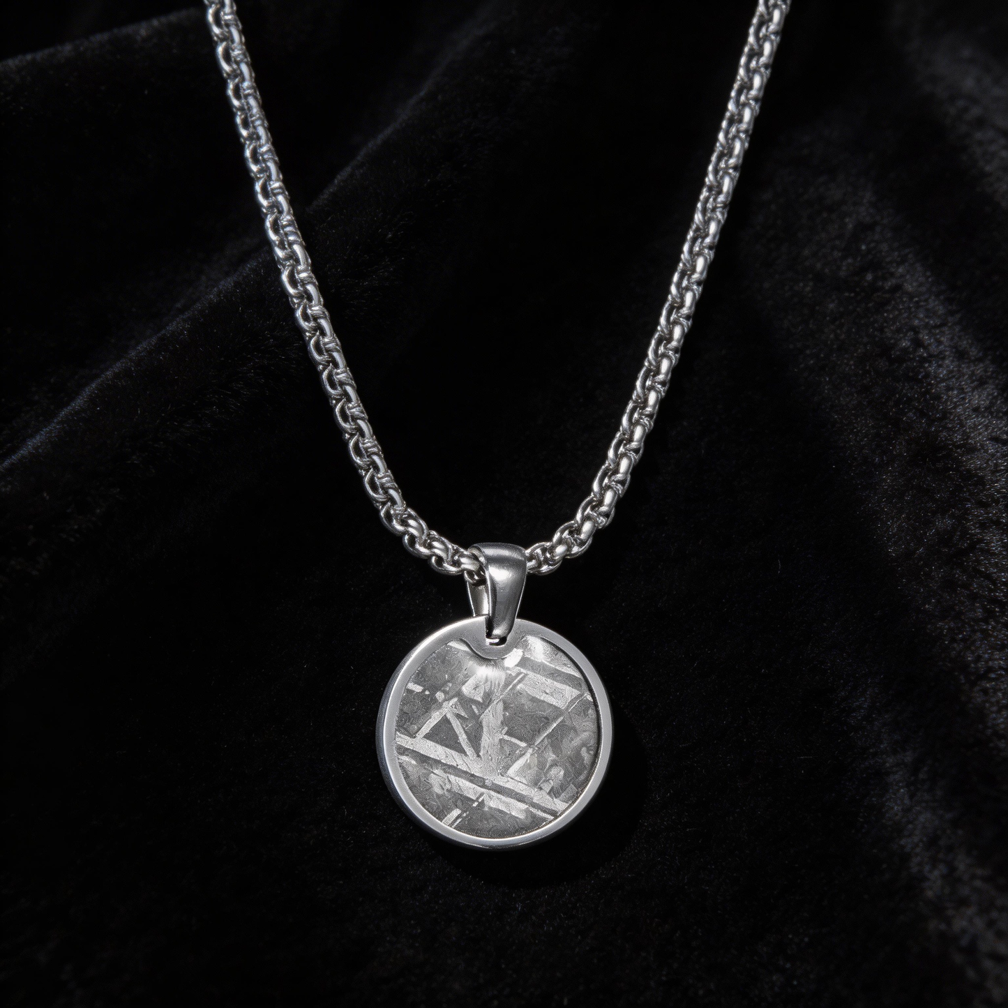 Pendentif Rond en Météorite de Fer Muonionalusta Plaqué Argent Authentique - Bijoux de Guérison en Météorite Muonionalusta